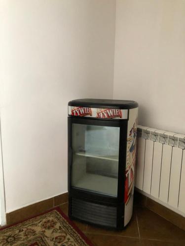 a small television in a corner of a room at Willa Różana in Rymanów-Zdrój