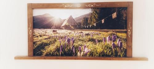 Pemandangan gunung umum atau pemandangan gunung yang diambil dari apartmen