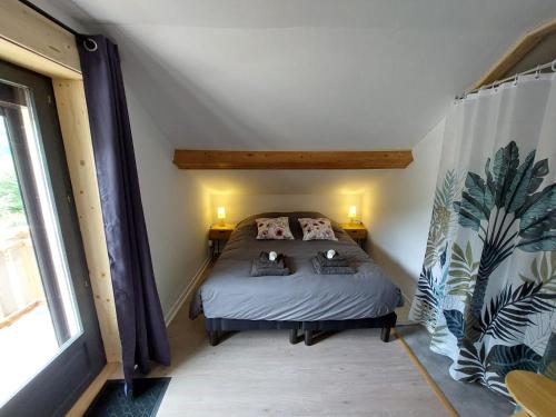 a bedroom with a bed with two animals on it at Au Bonheur Fait Maison in Saint-Maurice-sur-Moselle