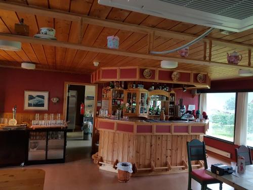 a bar in a restaurant with red walls at Mauranger Kro & Gjestehus in Bondhus