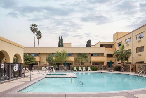 a swimming pool in front of a building at La Quinta by Wyndham Tucson - Reid Park in Tucson