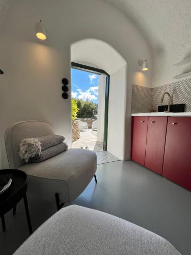a living room with a couch and a kitchen at Domeček / Tiny House in Český Krumlov