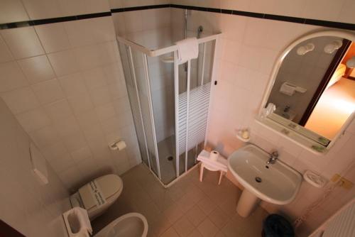Koupelna v ubytování Hotel Montecarlo