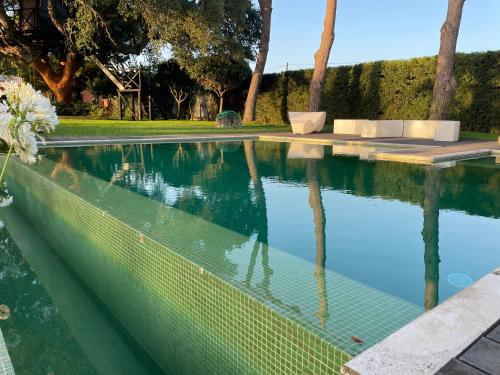 a swimming pool with a clear blue water at Casa do Sobro in Santo Estêvão