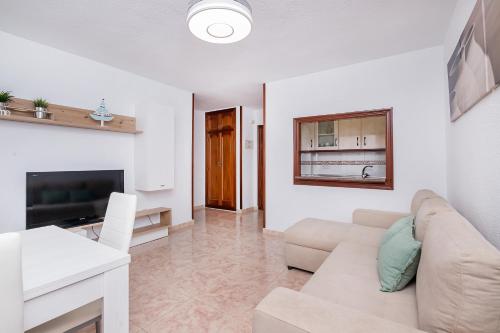 BHost - Carihuela Beach
