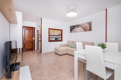 BHost - Carihuela Beach