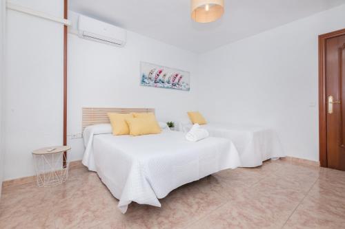 BHost - Carihuela Beach