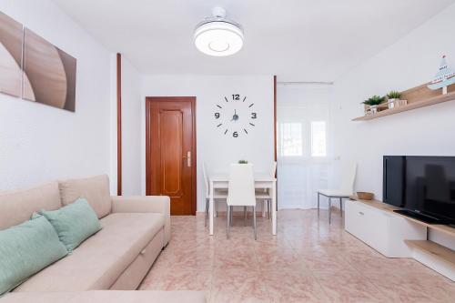 BHost - Carihuela Beach