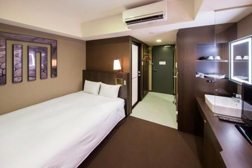 Voodi või voodid majutusasutuse Kyoto Itoya Hotel toas
