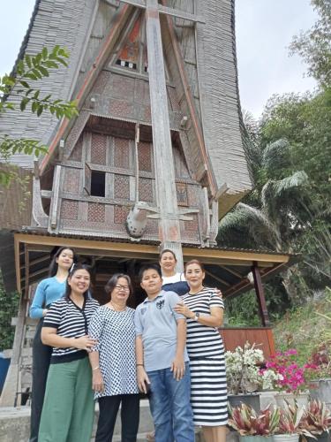 a group of people standing in front of a building at NUANSA HOMESTAY Authentic&Hospitality in Rantepao