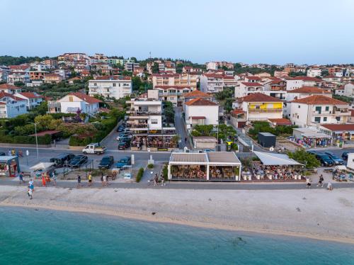 Vagabundo beachfront apartment 2 - Luxury - Sea views - Free parking