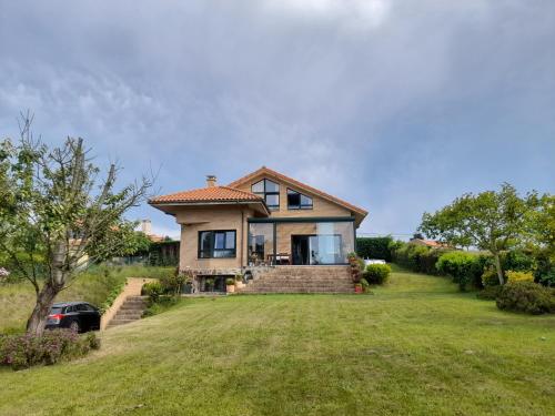 a house with a large yard in front of it at Chalet en Quintueles afueras de Gijón Asturias in Quintueles