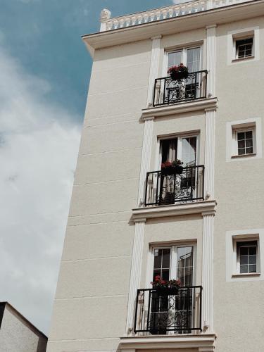Un balcón o terraza en Ruby Palace
