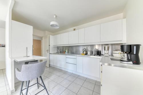 Η κουζίνα ή μικρή κουζίνα στο Appartement Résidence Quartier Vilette Paul Bert BOX GARAGE