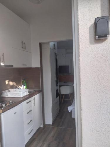 Kuchyň nebo kuchyňský kout v ubytování Apartment Happy