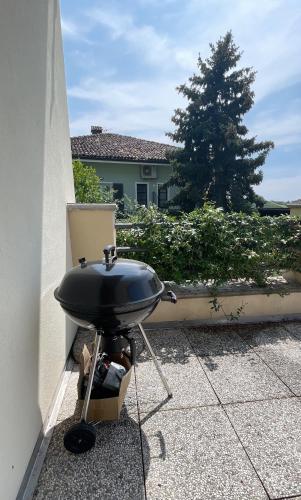 a barbecue grill sitting on the side of a building at Casa da Bertu in Barbaresco