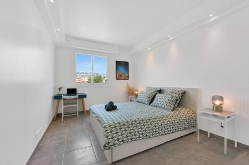 CROISETTE BEACH - Modern 2 Bdrs Best Location!
