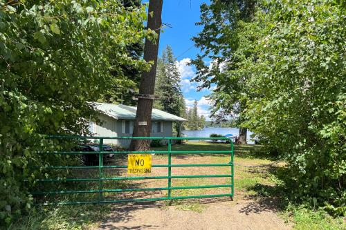 a green fence with a no sign on it at Twin Lakes Gem in Rathdrum
