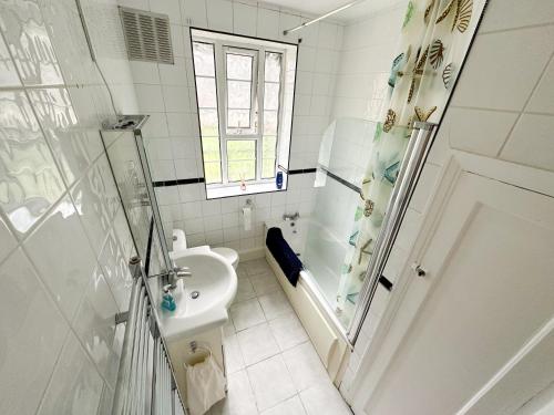 a bathroom with a shower and a toilet and a sink at 2 Bed Flat - 5 min walk from Brent Cross Station in Hendon