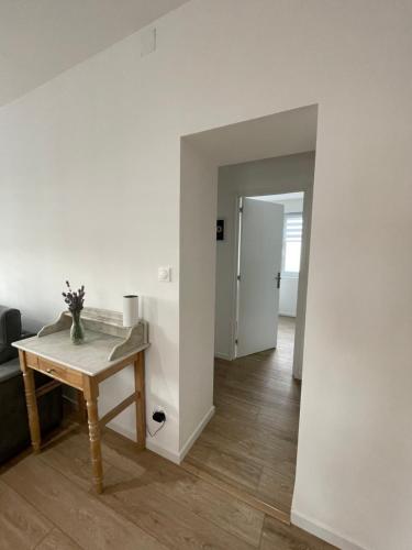 a room with a wooden table and a hallway at Banting Room in Dury