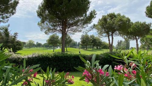Vonkajšia záhrada v ubytovaní Charmant T2 avec grande terrasse et confort 3 étoiles