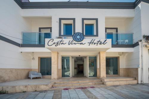budynek z napisem "utica view hotel" w obiekcie Costa Viva Bodrum w Bodrum