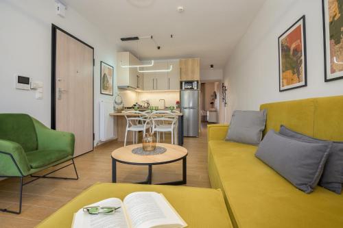 Yellow Lux Central Suite close to ZARA