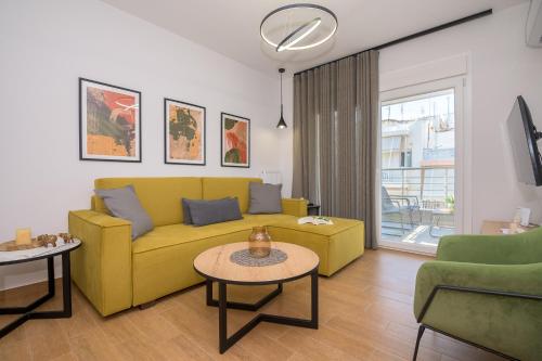Yellow Lux Central Suite close to ZARA