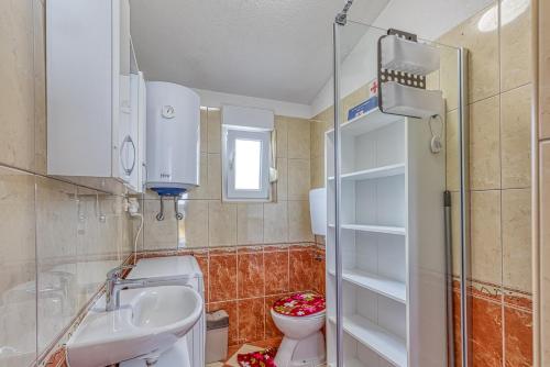 a small bathroom with a sink and a toilet at Mara in Umag