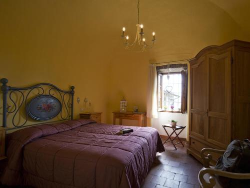 a bedroom with a large bed and a window at Costa D'Orsola in Pontremoli