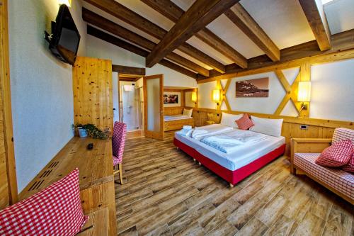 Postel nebo postele na pokoji v ubytování RTA Hotel Le Vallene