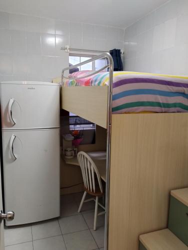 a dorm room with a bunk bed and a refrigerator at Apartamento a minutos caminando del Aeropuerto CDMX Terminal 1 in Mexico City