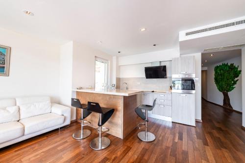 New Five Star Superior Apartment – Photos 3