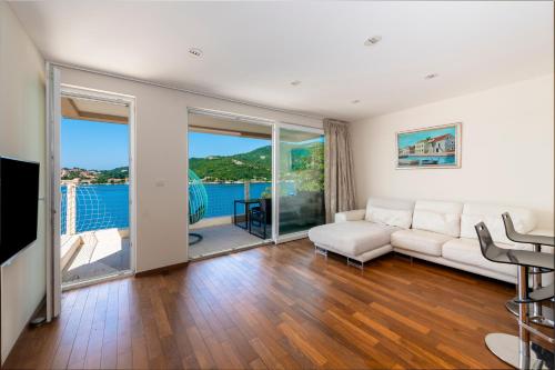New Five Star Superior Apartment – Photos 2
