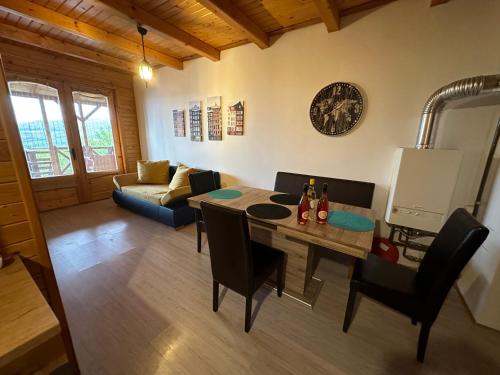 Posezení v ubytování Virág Apartman