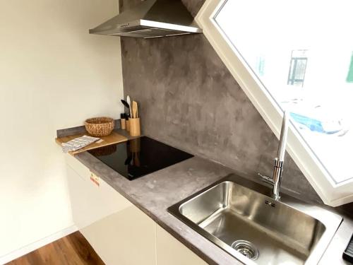 a small kitchen with a sink and a window at Apartamento Mouzinho in Horta