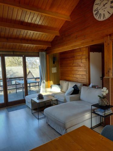 Posezení v ubytování Bij Bart & Inge-La Boverie-Chalet nr 79