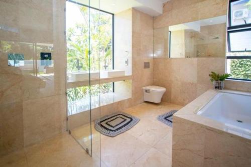 a large bathroom with a tub and a toilet at LIFESTYLE LIVING in Cape Town