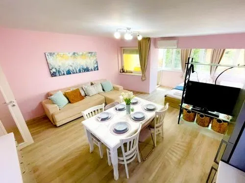 Top Location !!FREE parking!! 