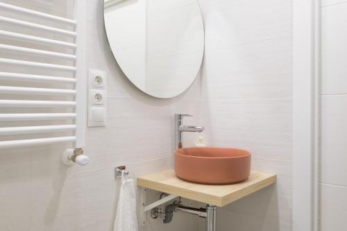 1893 apartment 180 m. from the Old Town, A/C