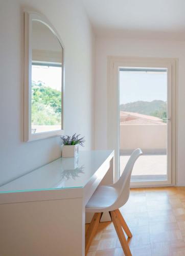 a white desk with a white chair and a mirror at B&B Villa Zola in Capoterra