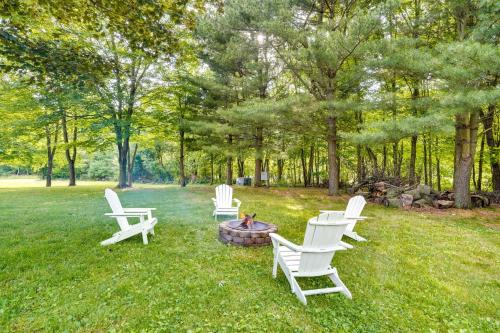 Gallery image of Howard Vacation Rental with Grill, Fire Pit and Yard! in Mount Vernon