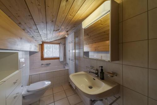Phòng tắm tại Chesa Susi - Celerina