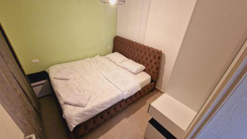 a small bedroom with a bed in a room with green at Apartment Villa for 6 person with garden in Golem