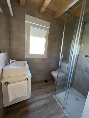 a bathroom with a sink and a shower at A Casa de Fóra in Muros