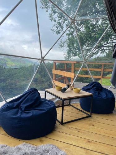 Istumisnurk majutusasutuses Elia Glamping