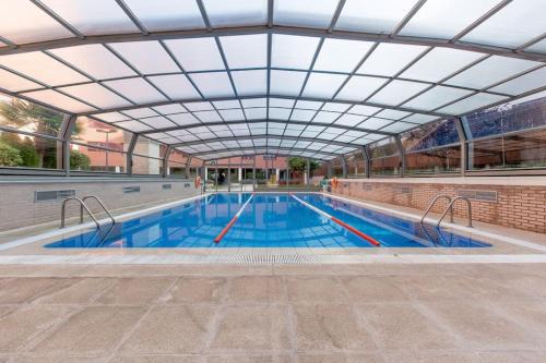 a large swimming pool with a glass ceiling at Relájate después de patear Madrid in Madrid