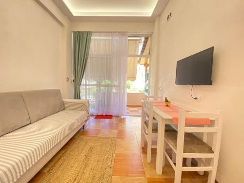 TV a/nebo společenská místnost v ubytování Areti Rooms Hotel