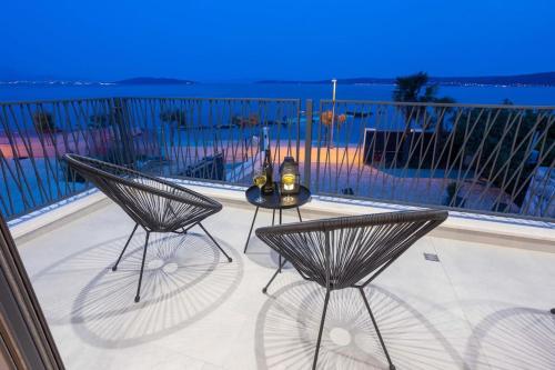 Beachfront Villa Sol&Mar with heated pool and jacuzzi