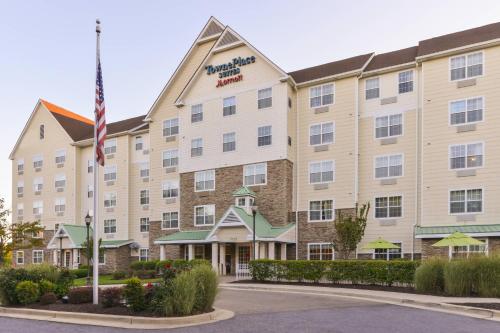 a hotel with an american flag in front of it at TownePlace Suites Arundel Mills BWI Airport in Hanover